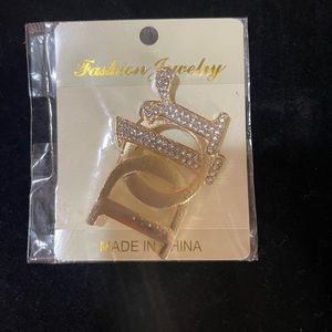 “DIOR” pin